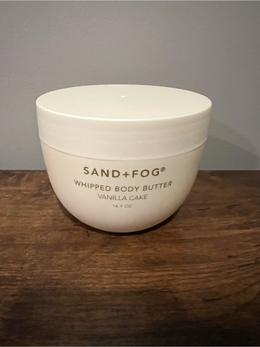 SAND+FOG Vanilla Cake Whipped Body Butter — White